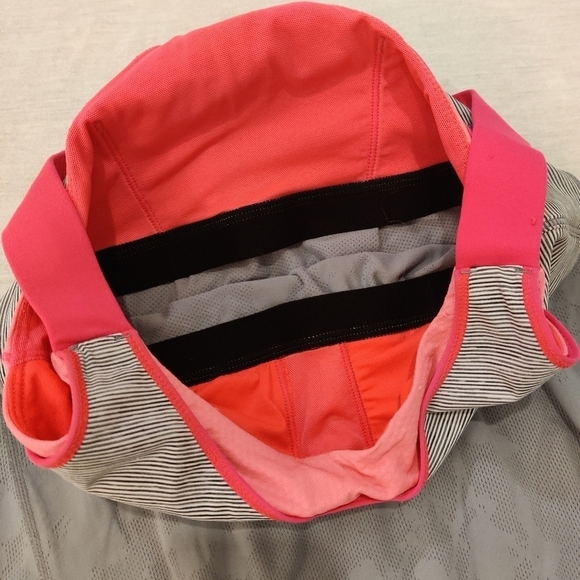 LULULEMON Run: Stuff Your Bra TankFossil / Wee Are From Space White Combo - Picture 15 of 16